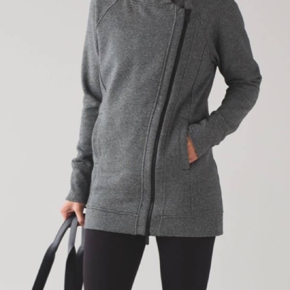 LULULEMON Back To It Wrap - size 6